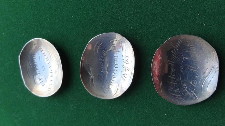 Drie zilveren herdenking schaaltjes 1865 Nederlands zilver, Antiek en Kunst, Antiek | Goud en Zilver, Zilver, Ophalen of Verzenden
