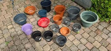 Plastic plantenbakjes/potjes  beschikbaar voor biedingen