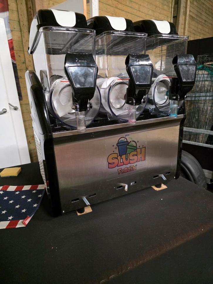 Slushpuppy Machine - 3 Reservoirs - Horeca Kwaliteit, Zakelijke goederen, Horeca | Keukenapparatuur, Overige typen, Gebruikt, Ophalen of Verzenden