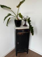 Vintage zwart houten kastje met marmeren blad, Huis en Inrichting, Kasten | Dressoirs, Ophalen, Zo goed als nieuw, 25 tot 50 cm