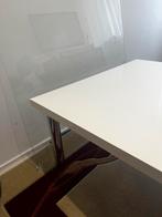 Witte salontafel met Chrome Poten, Kunststof, 100 tot 150 cm, Vierkant, Zo goed als nieuw