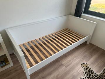 Woood bedbank “Nikkie” (90x200cm)