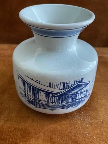 Delfts blauw vaasje beschikbaar voor biedingen