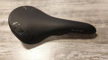 Fizik Aliante R3 Large Zadel Nieuw! beschikbaar voor biedingen