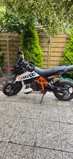 KTM Duke 690R - 2011 - Supermoto, Sportuitlaat, 1 cilinder, Minimaal motorrijbewijs A1, SuperMoto