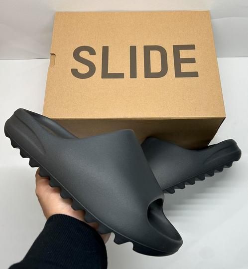 Adidas Yeezy Slide Onyx – Maat 42, Kleding | Heren, Schoenen, Nieuw, Slippers, Zwart, Ophalen of Verzenden