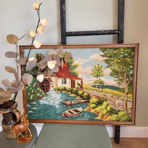 Borduur schilderij borduurwerk huis met waterrad. 68X48 cm, Hobby en Vrije tijd, Borduren en Borduurmachines, Gebruikt, Overige typen