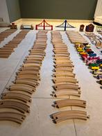 Heel veel houten treinbaanrails met heel veel accessoires, Ophalen, Zo goed als nieuw