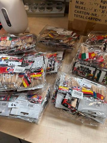 Cocktail prikkers vlaggetjes prikker zak 20 x 24 beschikbaar voor biedingen