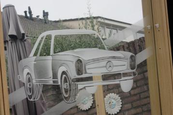 vitrine kast met gegraveerd mercedes in de spiegel beschikbaar voor biedingen