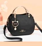 Nieuw zwart handtasje met kat hanger, Sieraden, Tassen en Uiterlijk, Tassen | Damestassen, Ophalen of Verzenden, Nieuw, Zwart