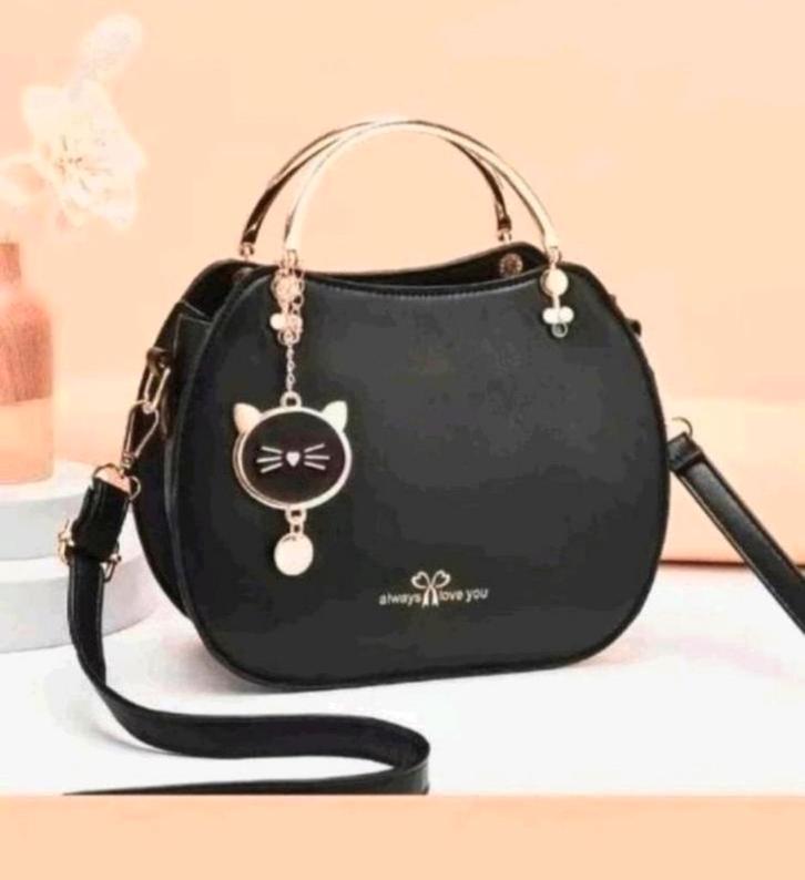 Nieuw zwart handtasje met kat hanger, Sieraden, Tassen en Uiterlijk, Tassen | Damestassen, Nieuw, Handtas, Zwart, Ophalen of Verzenden