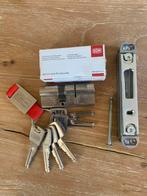*** DOM cilinderslot compleet 2x met extra sleutels ***, Ophalen of Verzenden, Zo goed als nieuw, Rvs, Slot