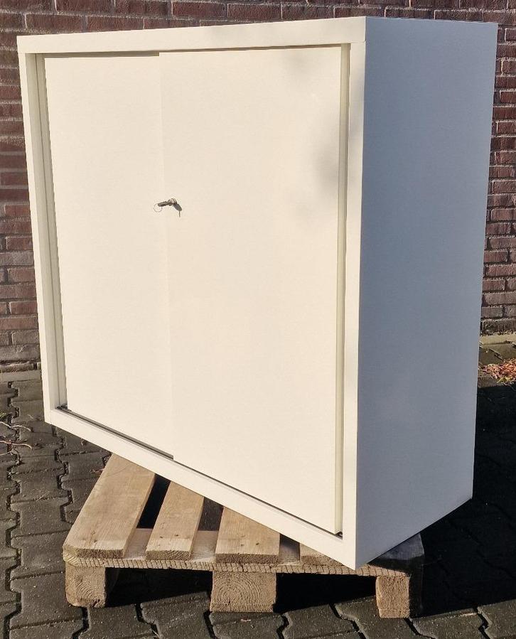 Schuifdeurkast - Wit - 120x45x111cm (BxDxH) - Met sleutel, Huis en Inrichting, Kasten | Roldeurkasten en Archiefkasten, Zo goed als nieuw