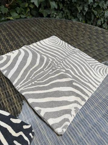 H&M kussenhoes | zebra print | beige | 50x50 cm beschikbaar voor biedingen