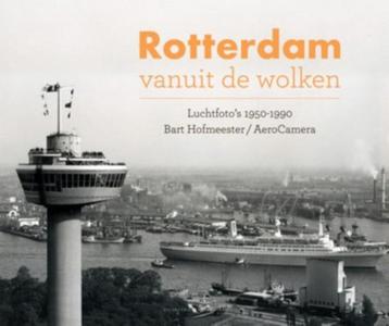 Rotterdam vanuit de wolken beschikbaar voor biedingen