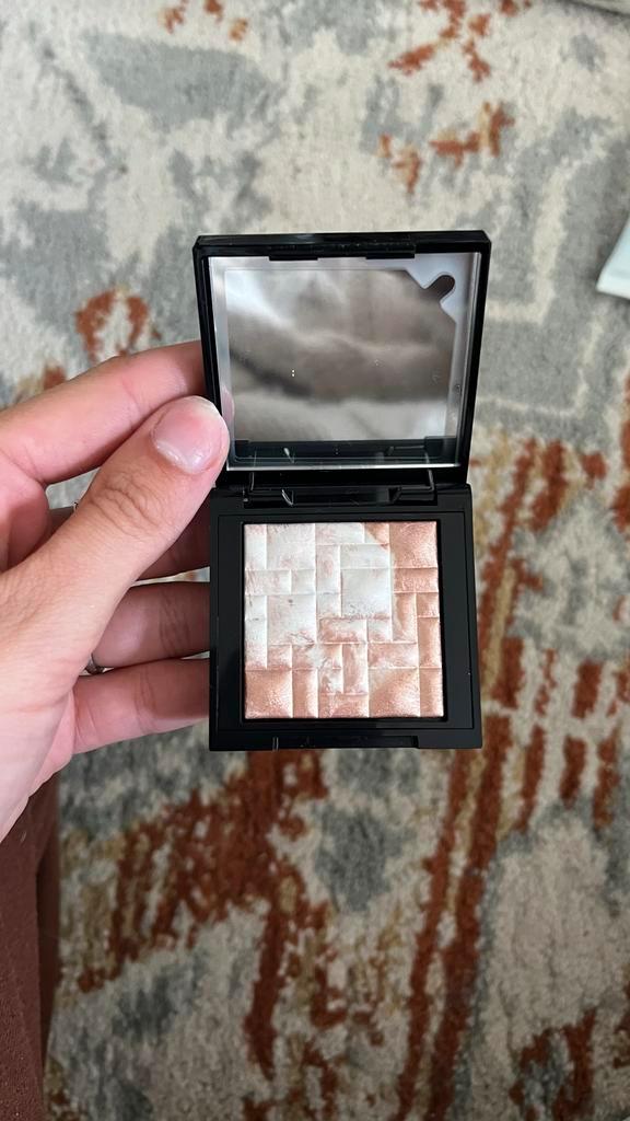 Bobbi Brown Highlighting Powder - Pink Glow, Sieraden, Tassen en Uiterlijk, Uiterlijk | Cosmetica en Make-up, Gebruikt, Make-up
