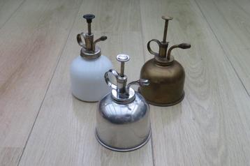 Set 3 vintage spuitflesjes / verstuivers metaal en keramiek beschikbaar voor biedingen