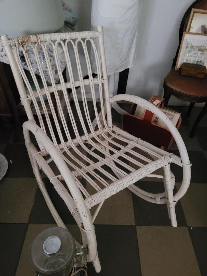 Vintage bamboe schommelstoel op=opruiming, Huis en Inrichting, Stoelen, Zo goed als nieuw, Eén, Riet of Rotan, Wit, Ophalen