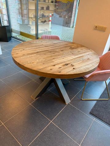 Eettafel - Gebruikt, maar nog goed! beschikbaar voor biedingen