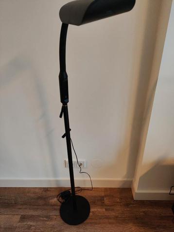 Vloerlamp buigbaar & dimbaar / Bendable dimmable floor lamp beschikbaar voor biedingen
