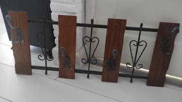 Vintage wandkapstok hout metaal 4 haken beschikbaar voor biedingen