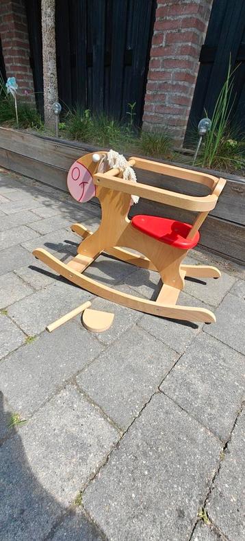 hobbelpaard , hout, kinderen , speelgoed beschikbaar voor biedingen