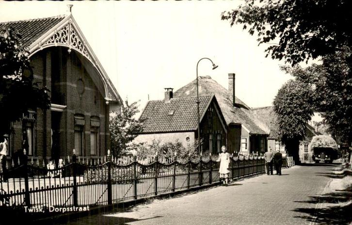 Twisk - Dorpsstraat, Verzamelen, Ansichtkaarten | Nederland, Ongelopen, Noord-Holland, 1940 tot 1960, Ophalen of Verzenden