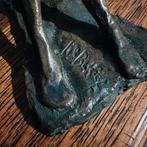 Bronzen beeldje van zittende vrouw hoog 7 cm. Jitse Bakker, Antiek en Kunst, Antiek | Koper en Brons, Ophalen, Brons