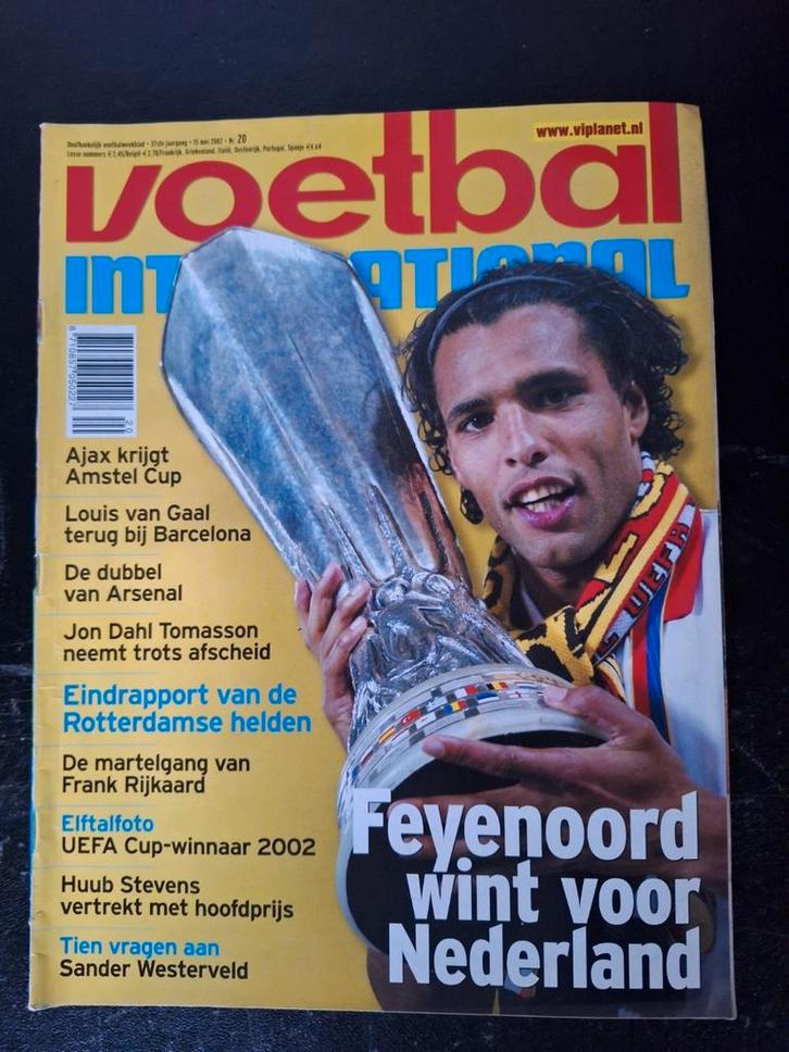 VI 2002 - Feyenoord wint UEFA Cup - inclusief poster, Verzamelen, Sportartikelen en Voetbal, Zo goed als nieuw, Boek of Tijdschrift