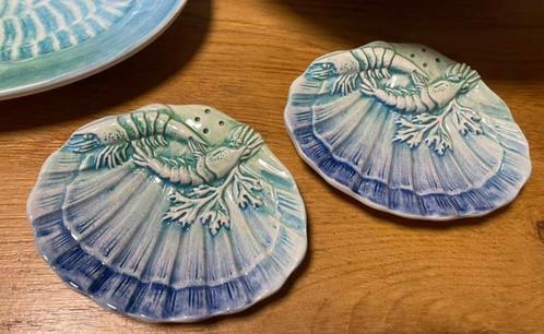 2 prachtige vis-schaaltjes, handgemaakt keramiek uit Italië, Huis en Inrichting, Keuken | Servies, Zo goed als nieuw, Schaal of Schalen