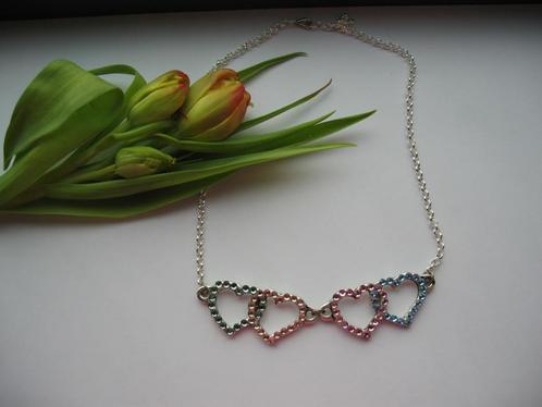 Ketting met hartjes, Sieraden, Tassen en Uiterlijk, Kettingen, Nieuw, Overige materialen, Ophalen of Verzenden