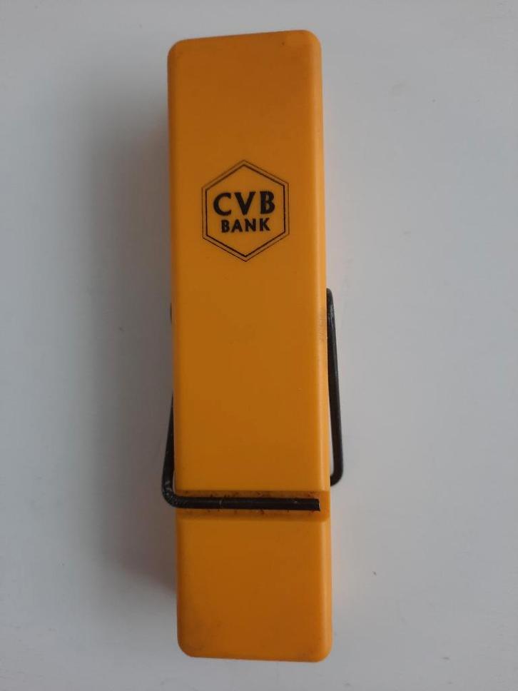 CVB Bank wasknijper kaarthouder - geel, Verzamelen, Retro, Huis en Inrichting, Ophalen of Verzenden