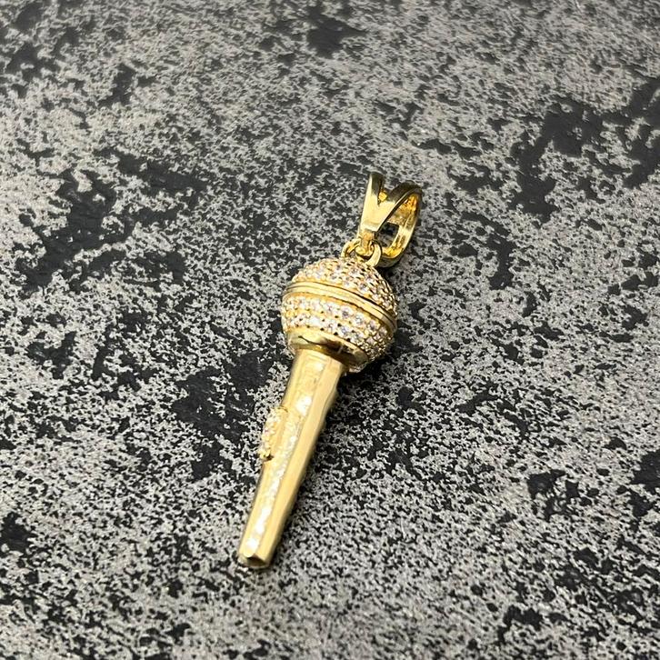 14 karaat gouden hanger microfoon kettinghanger, Sieraden, Tassen en Uiterlijk, Kettinghangers, Zo goed als nieuw, Goud, Kruis of Symbool