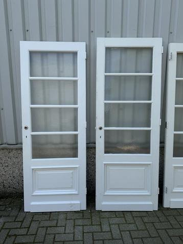 2 prachtige antieke binnendeuren met glas beschikbaar voor biedingen