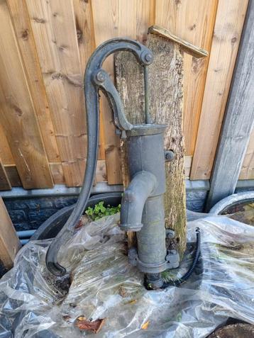 Oude Gietijzeren Waterpomp beschikbaar voor biedingen