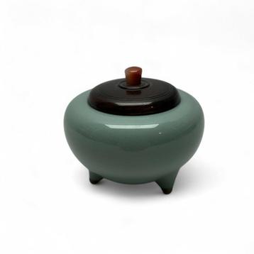 Chinese celadon wierookbrander beschikbaar voor biedingen