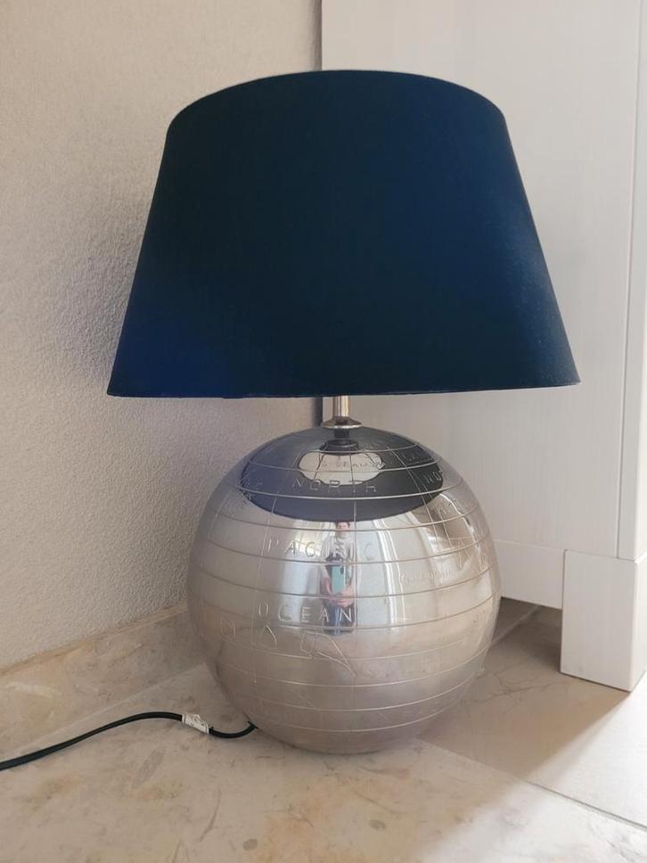 Globe Lamp met Zwarte Kap, Huis en Inrichting, Lampen | Vloerlampen, Gebruikt, Minder dan 100 cm, Metaal, Stof, Ophalen of Verzenden