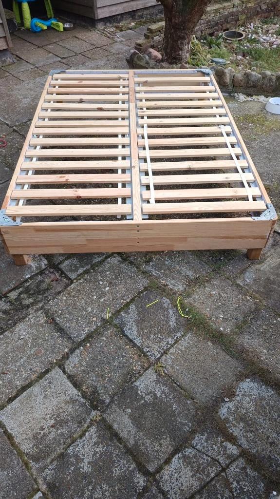 Bedframe, Huis en Inrichting, Slaapkamer | Bedden, Gebruikt, Tweepersoons, 140 cm, 200 cm, Hout, Overige kleuren, Ophalen