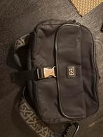 Stijlvolle schoudertas met oplaadfunctie, Computers en Software, Laptoptassen, Verzenden, 13 inch, Gebruikt, Schoudertas