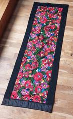 Hongaarse handgeborduurde tafelloper/wandkleed, Ophalen of Verzenden, Rechthoek