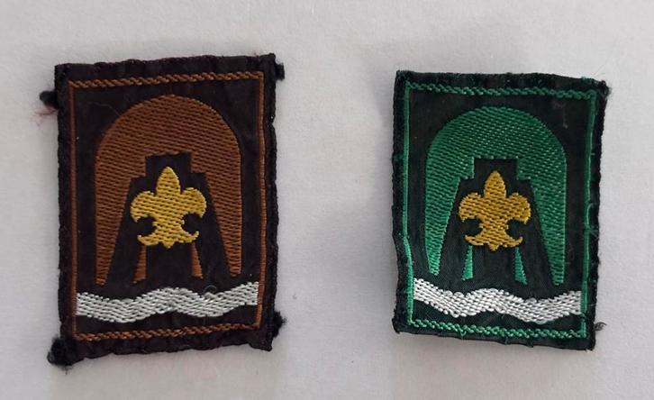 Scouting Duckdalf emblemen groen & bruin Rotterdam 1960, Verzamelen, Scouting, Zo goed als nieuw, Embleem, Speld of Insigne, Ophalen of Verzenden