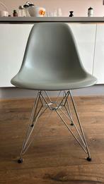 Vitra Eames Plastic Side Chair RE DSR, light grey, Ophalen of Verzenden, Zo goed als nieuw, Grijs, Eén