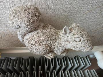 Betonnen Eekhoorn Tuinbeeldje beschikbaar voor biedingen