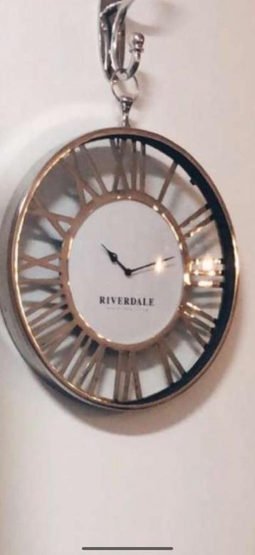 Riverdale klok zilver beschikbaar voor biedingen