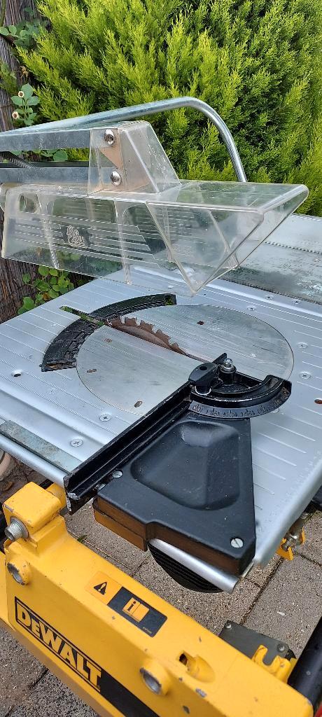 DeWalt zaagtafel DW 743--uitgebreid met veel accesorissen!, Doe-het-zelf en Verbouw, Gereedschap | Zaagmachines, Zo goed als nieuw