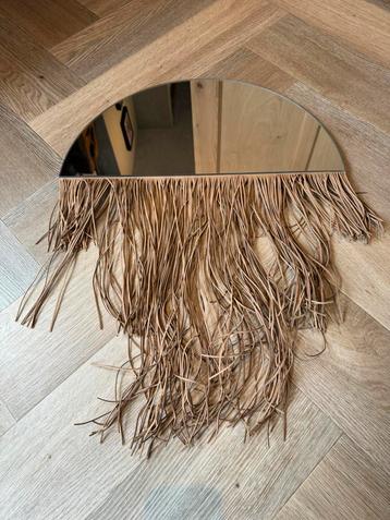Spiegel met fringe suede beschikbaar voor biedingen
