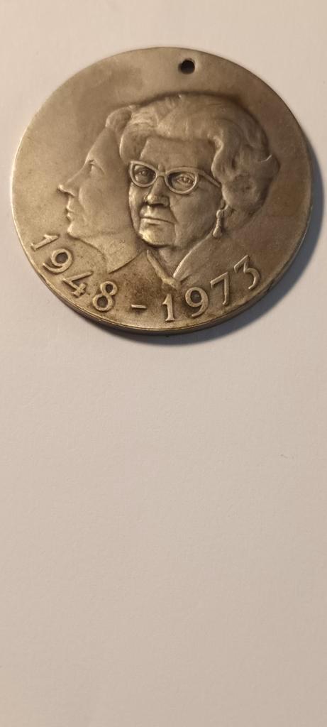 Juliana Jubileum Medaille 1948-1973, Verzamelen, Overige Verzamelen, Gebruikt, Ophalen of Verzenden