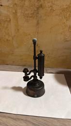 Antieke puntenslijper in de vorm van petroleumlamp, Ophalen of Verzenden