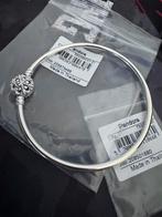 Pandora Moments Sparkling Snowflake Clasp Bangle, Met kristal, Nieuw, Ophalen of Verzenden, Zilver